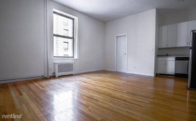 Main picture of 210 W 94th St