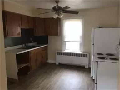Main picture of 490 Main St
