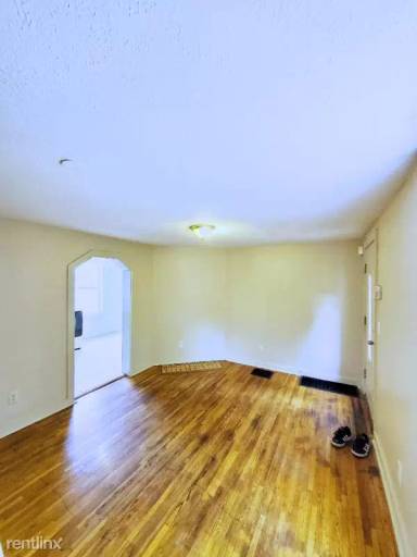 Main picture of 90 E 8th Ave
