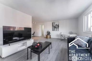 Main picture of 7621 N Sheridan Rd