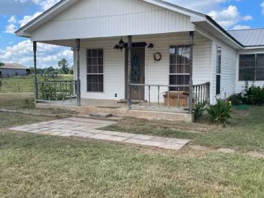 Main picture of 21918 Texas Highway 77 W