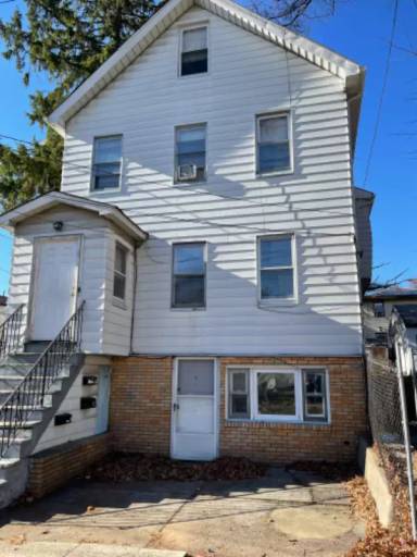 Main picture of 1496 Hiawatha Ave