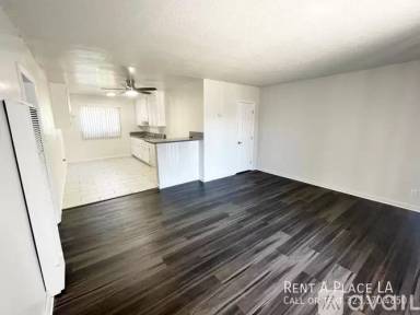 Main picture of 918 W 66th St