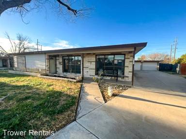Main picture of 2413 Windsor Dr