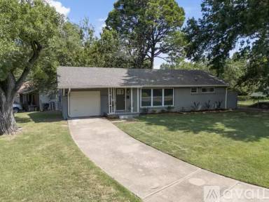Main picture of 5704 E 30th St
