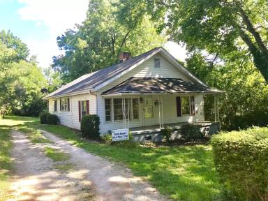 Main picture of 325 Tremont Ave