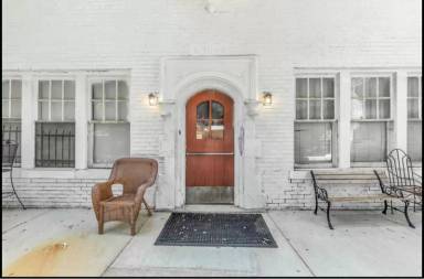 Main picture of 673 E Parkway S