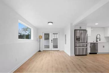Main picture of 14407 NE Fremont St