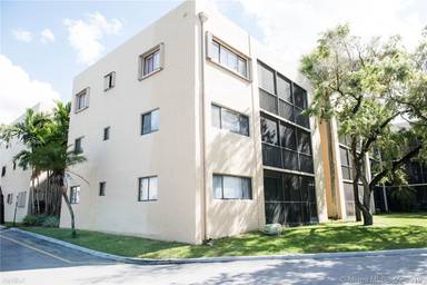 Main picture of 8015 SW 107th Ave