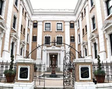 Main picture of 115 W Olympic Pl