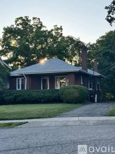 Main picture of 45 Hartweg Ave
