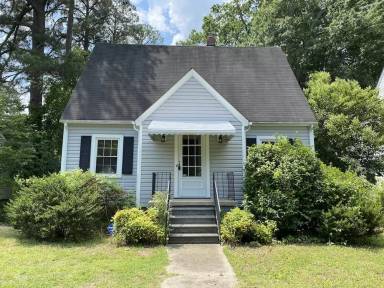 Main picture of 407 W Carver St