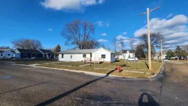 Main picture of 300 W 3rd Ave S
