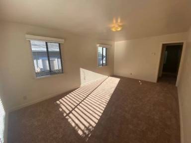 Main picture of 852 Newton St
