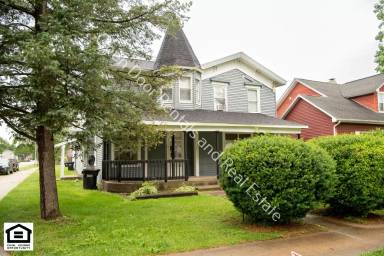 Main picture of 385 S Wayne St