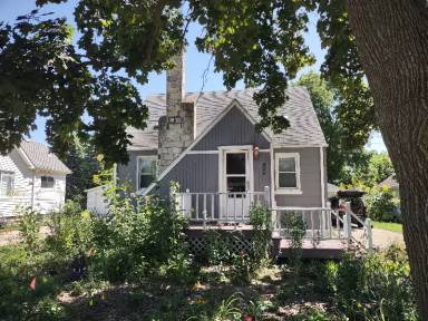 Main picture of 820 N Harris Rd