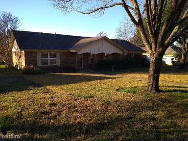 Main picture of 205 Oak Crest Hill Dr