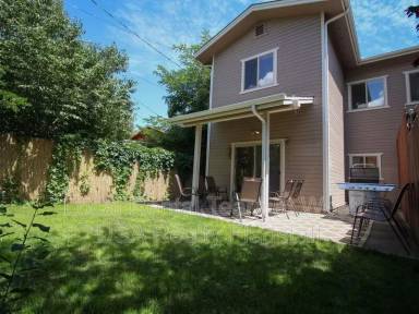 Main picture of 2325 N East St