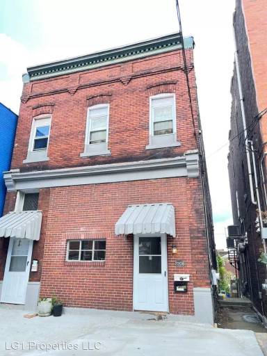 Main picture of 2208 Woodstock Ave