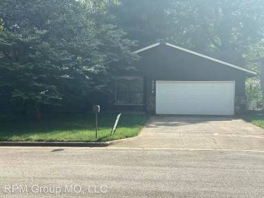 Main picture of 1576 E Walnut Lawn St