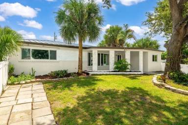 Main picture of 2298 NE 4th Ave