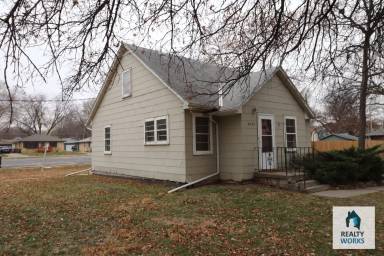 Main picture of 5435 Gladstone St