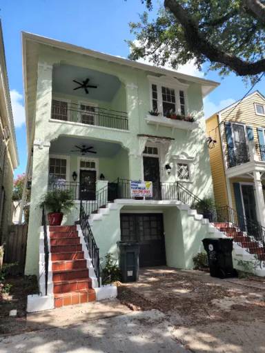 Main picture of 2309 Saint Charles Ave