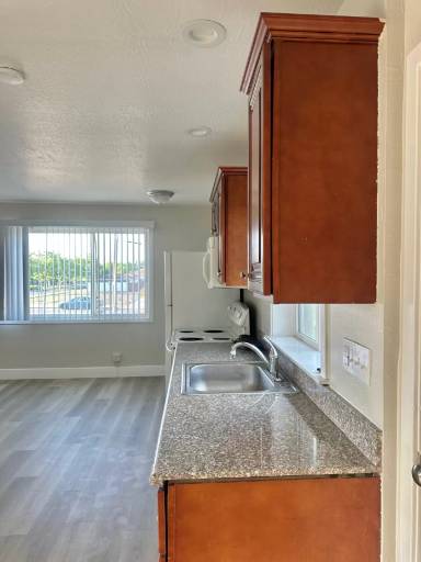 Main picture of 1108 W 6th St