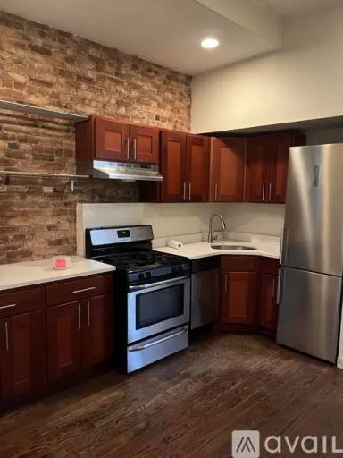 Main picture of 68 Putnam Ave