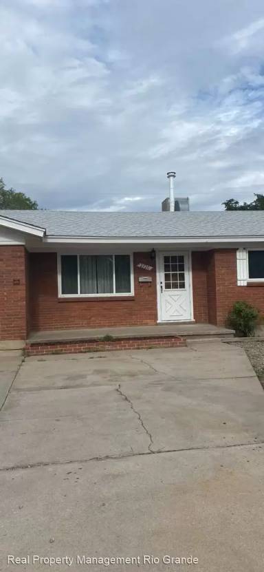 Main picture of 2720 Louisiana Blvd NE