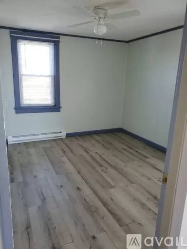 Main picture of 738 Roosevelt Ave