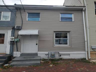 Main picture of 404 S 9th St
