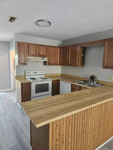 Main picture of The Oaks Apartments