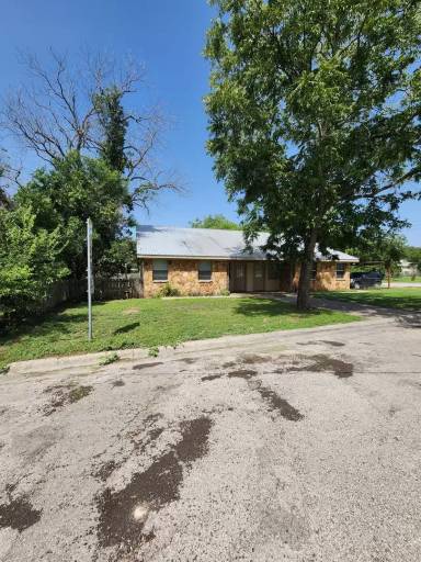 Main picture of 708 N Elm St