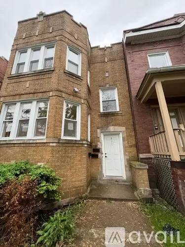 Main picture of 711 E 90th St