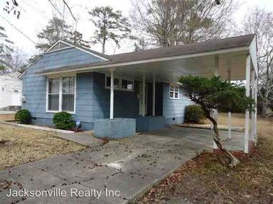 Main picture of 402 Dogwood Ln