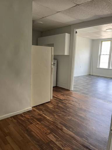 Main picture of 212 E 2nd St