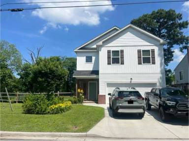 Main picture of 213 Chesapeake Ave