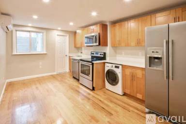 Main picture of 358 Leonard St