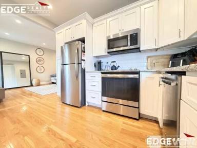 Main picture of 68 Foster St