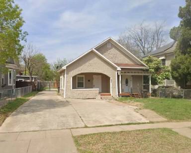 Main picture of 2730 South Jennings Avenue - Back