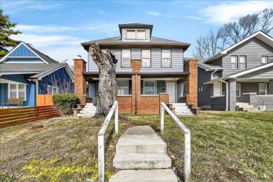 Main picture of 4114 1/2 E Washington St