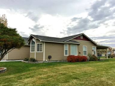 Main picture of 885 E Monarch St