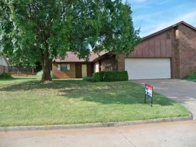 Main picture of 2605 Martin Ln