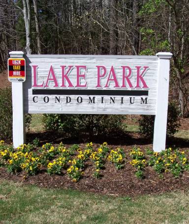 Main picture of Lake Park condominiums