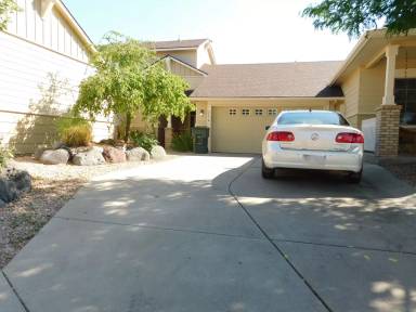 Main picture of 733 Lakeview Ct