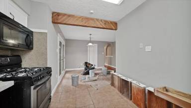 Main picture of 9953 Mango St