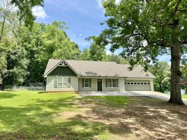 Main picture of 2051 Snapping Shoals Rd