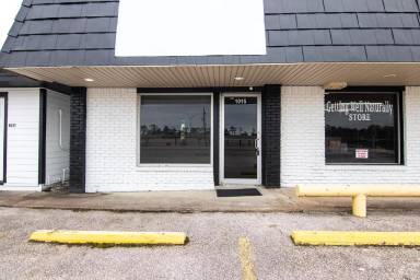Main picture of 1015 S Main St