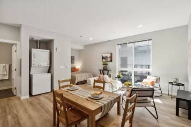 Main picture of 128 E Main St